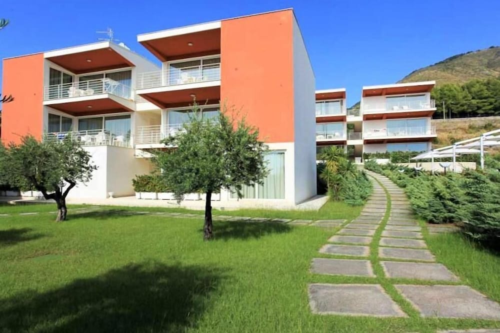 SPORTING CLUB RESORT 35/48