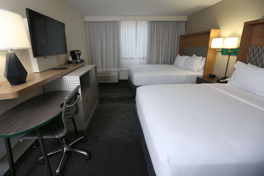 Holiday Inn & Suites Chicago North Shore (Skokie) 24/55