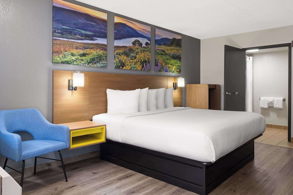 ROOM, KING BED, ACCESSIBLE