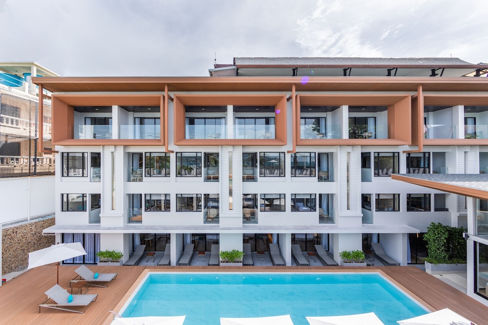 Liv Hotel Phuket Patong Beachfront 3/69
