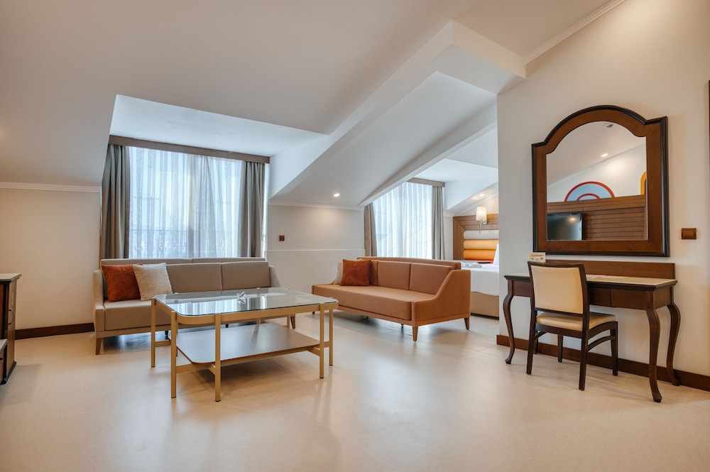 Megasaray WestBeach Antalya 52/73