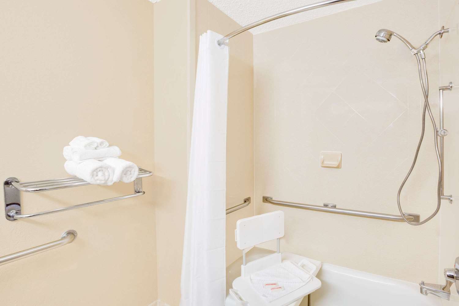 Coastal Inn & Suites Wilmington NC (ex Super 8 Wilmington) 27/27
