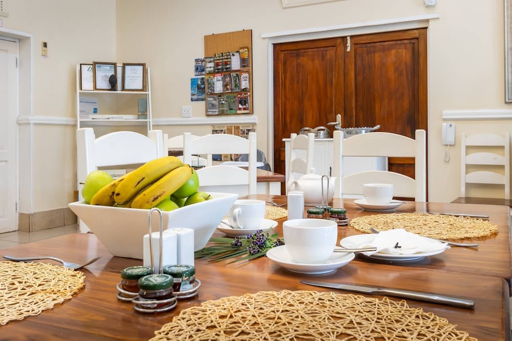 Oliver's Bed and Breakfast 39/49