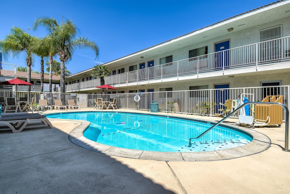 Motel6 Rowland Heights, CA - Los Angeles - Pomona 11/49