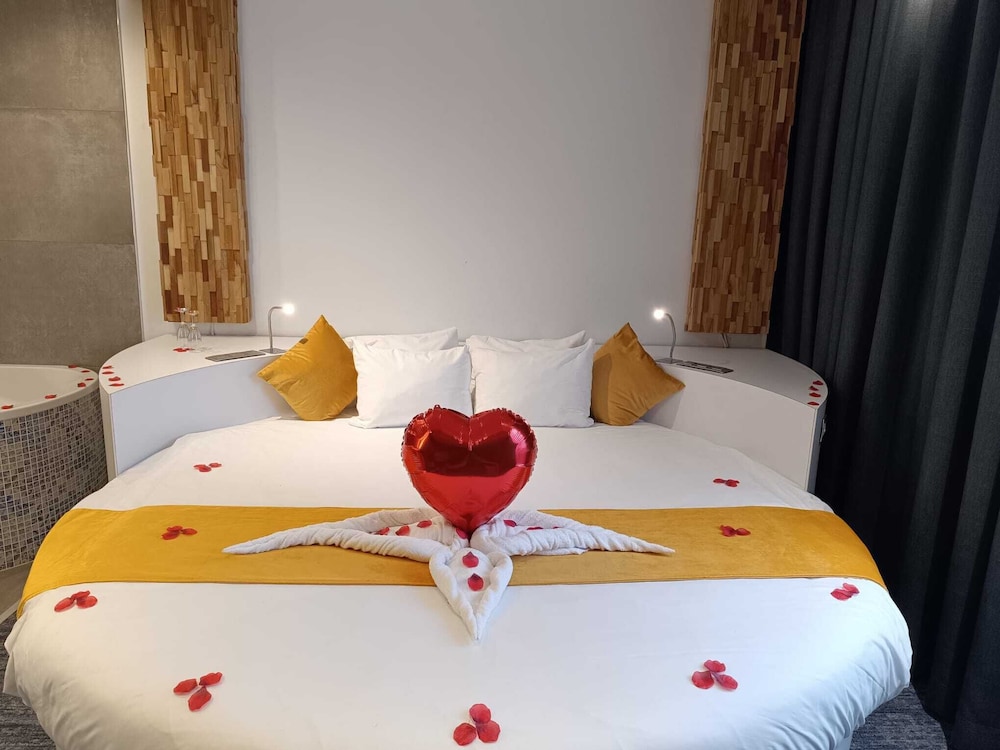 Suite, Double and Twin Beds