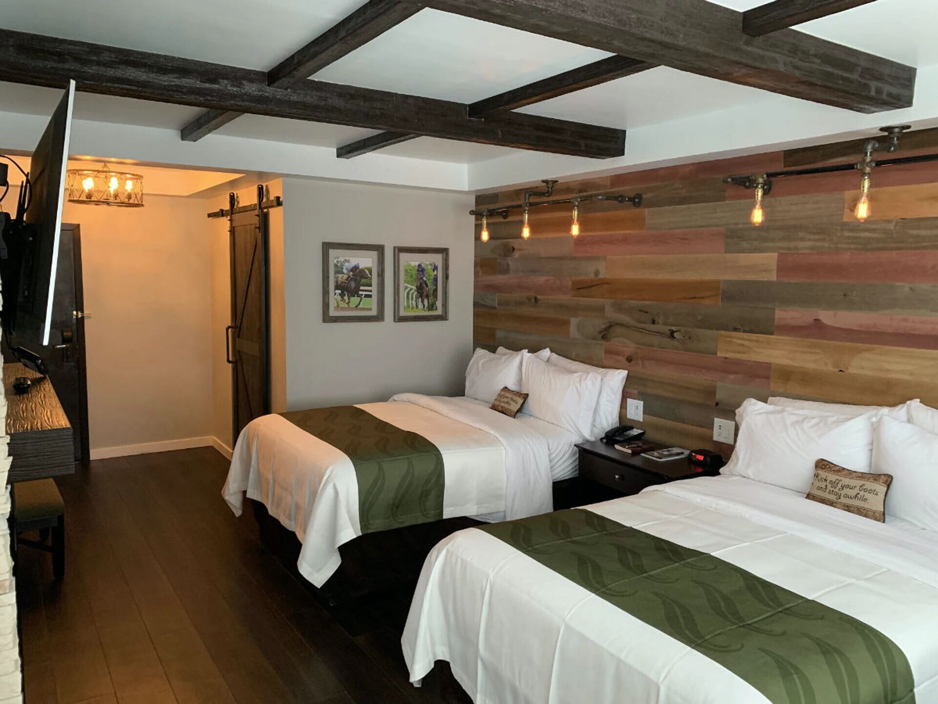 DELUXE, SUITE, MULTIPLE BEDS
