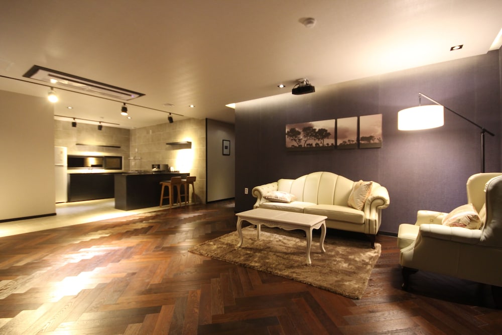 2 Heaven Hotel 49/69