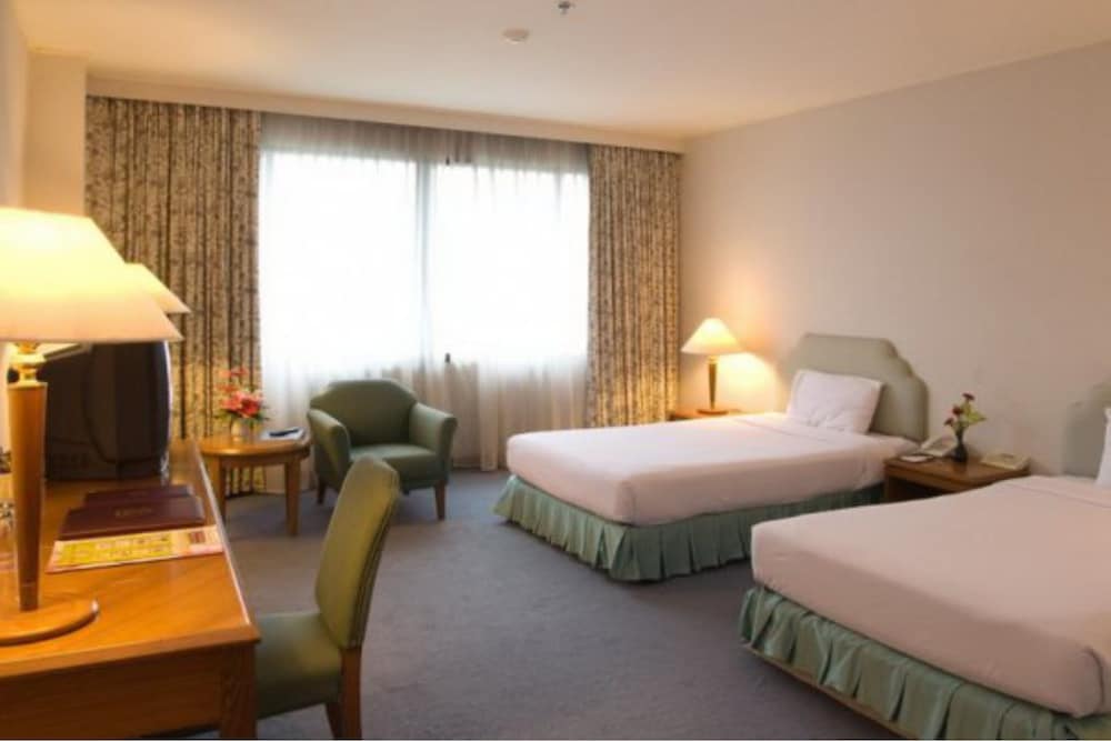 Thumrin Thana Hotel 16/71