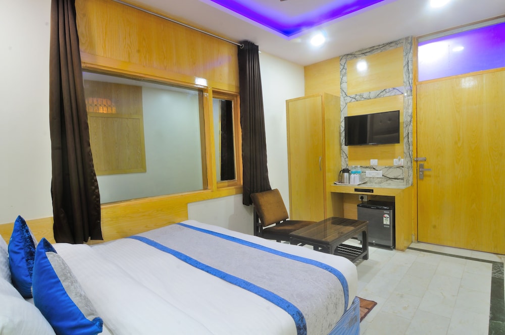 Check In Room RK Ashram 13/37