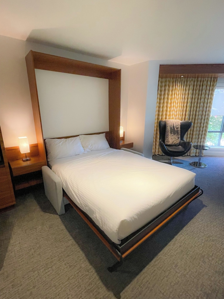 Qualicum Beach Inn 22/70