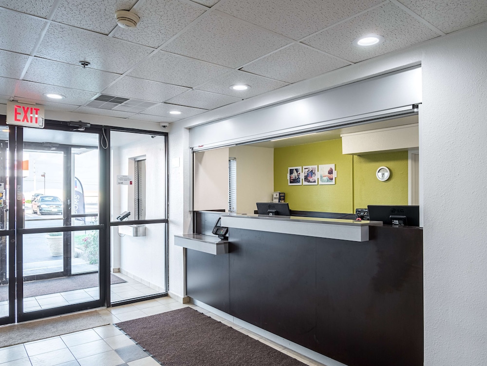 Lobby at Studio6 Miamisburg, OH - Dayton, MIAMISBURG - OH