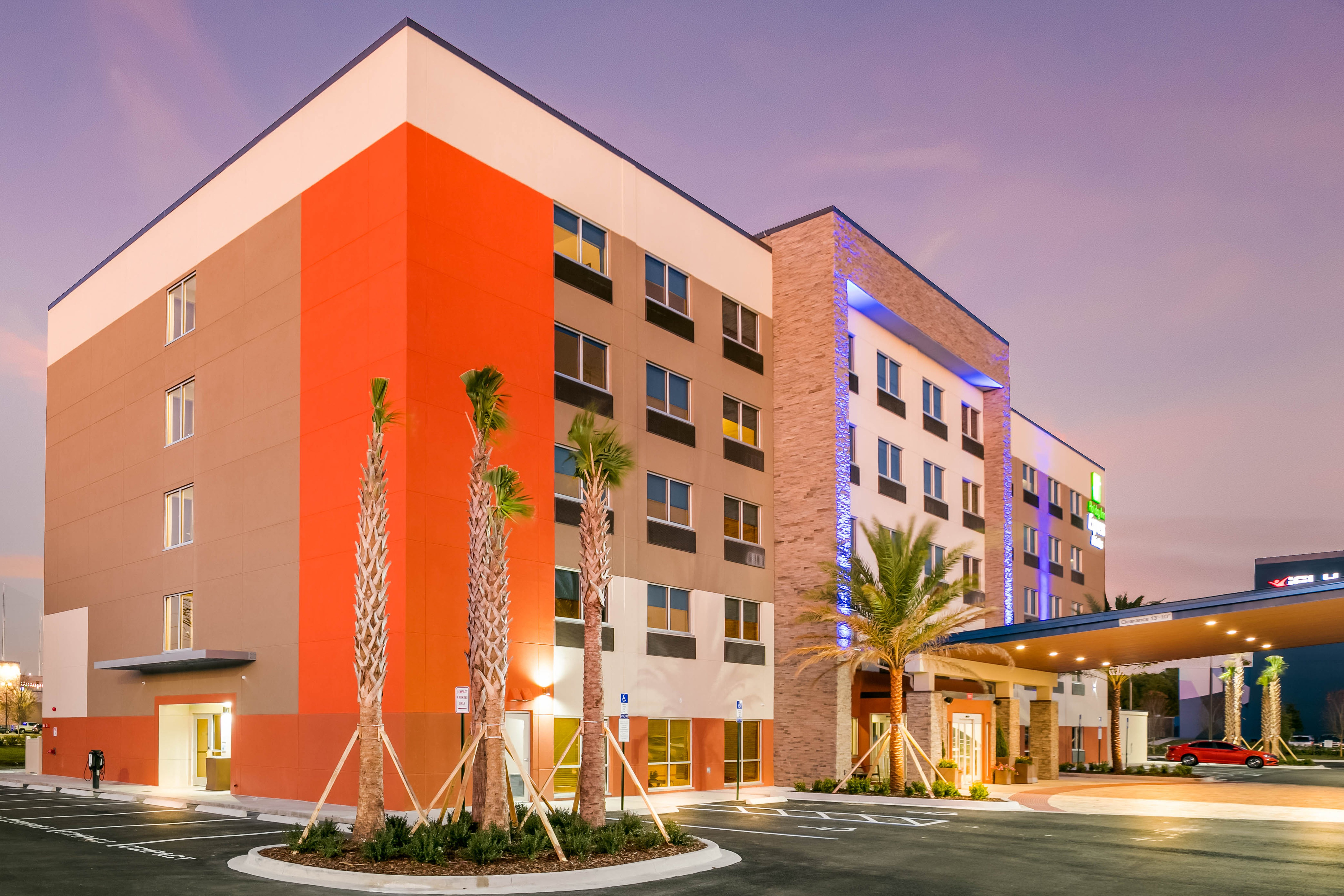 Holiday Inn Express Suites Jacksonville Town Center 5/46