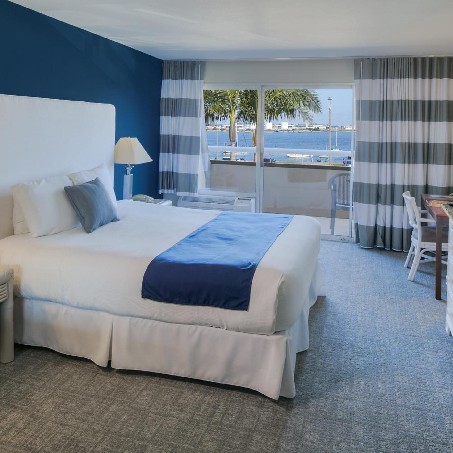 Room, King Bed, Bay View