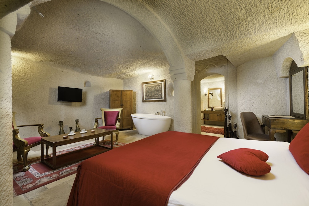 CAVE, JUNIOR, SUITE, BATHTUB