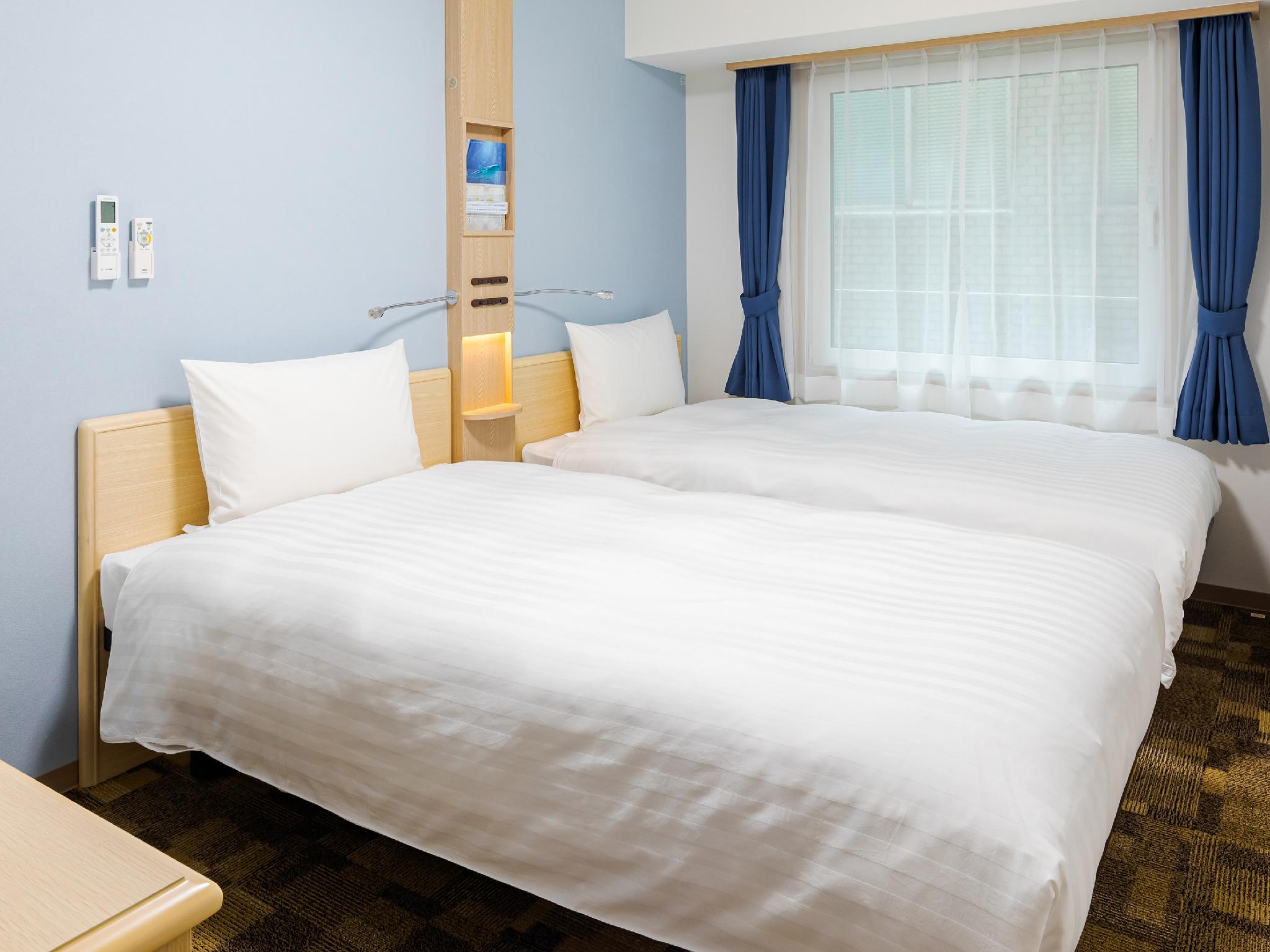 Room, Twin Beds
