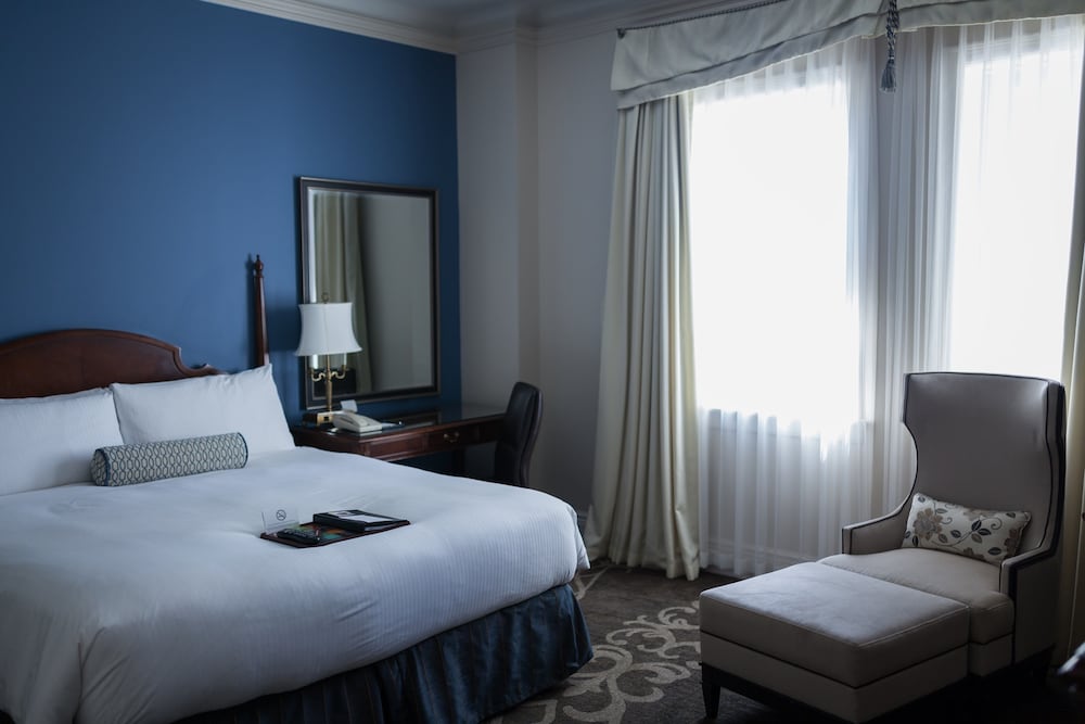 Fairmont Hotel Macdonald 15/62