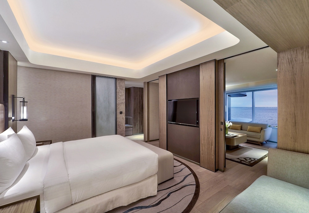 Conrad Manila 13/53