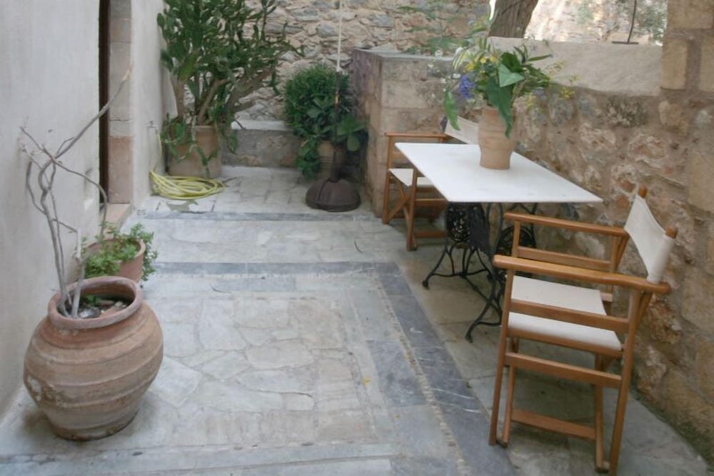 Dorovinis Monemvasia Castlehouses 5/45