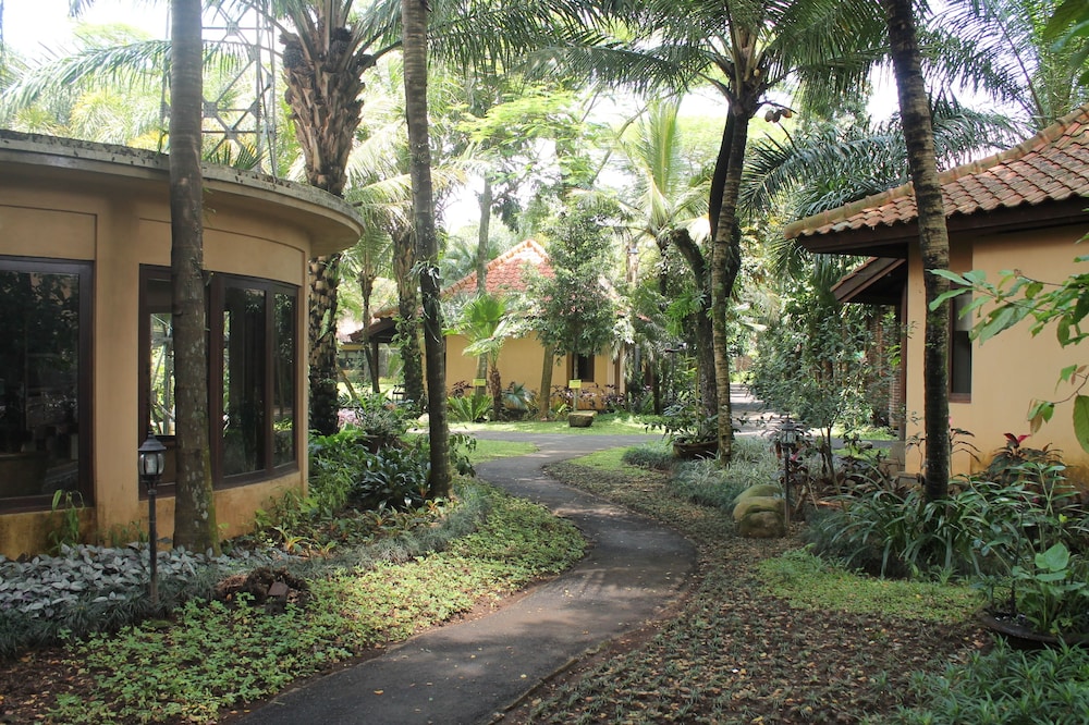 Laras Asri Resort And Spa 58/66