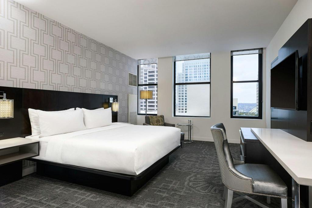 Guest Room, King Bed, Concierge Level