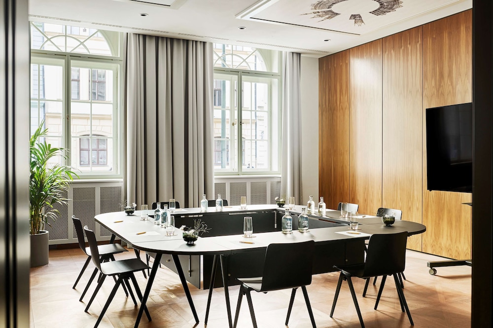 Andaz Prague 35/50