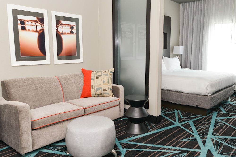 Holiday Inn Express And Suites Charlotte Airport 39/58