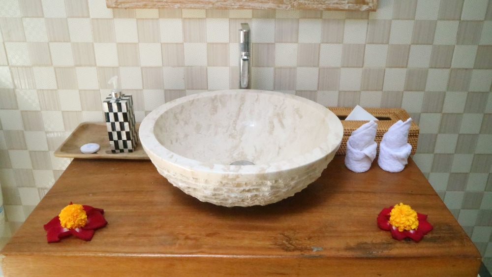 Ubud Batan Nyuh Bed Breakfast & Spa 11/24