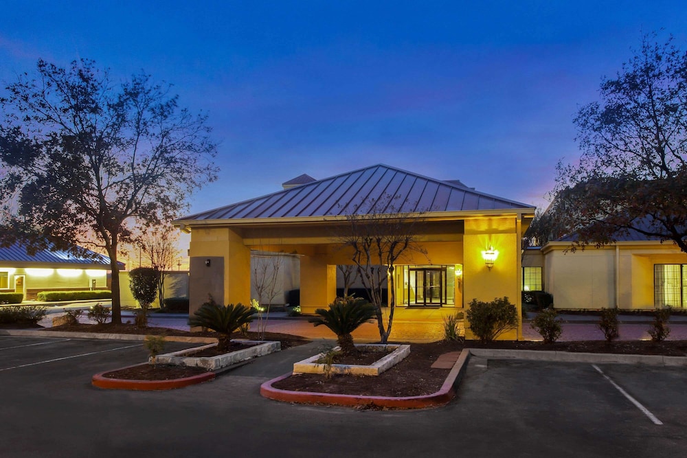 La Quinta Inn Suites Round Rock North 3/41