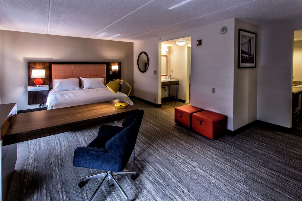 Hampton Inn And Suites Staten Island 22/41