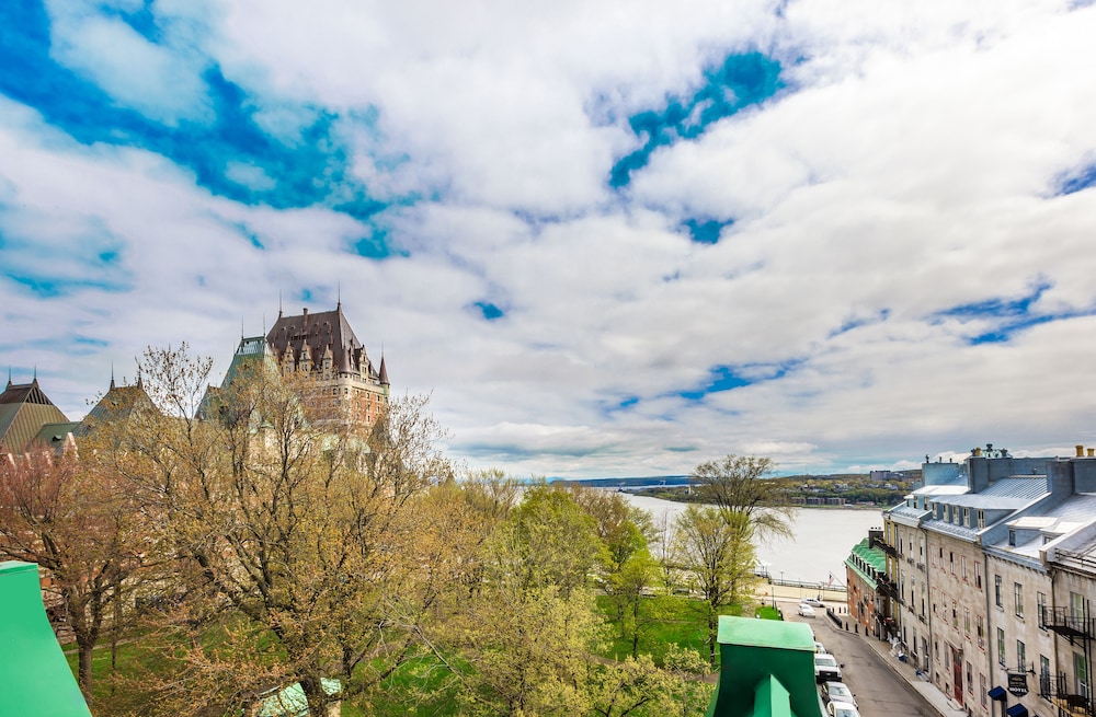 Chateau Bellevue Hotel 38/45