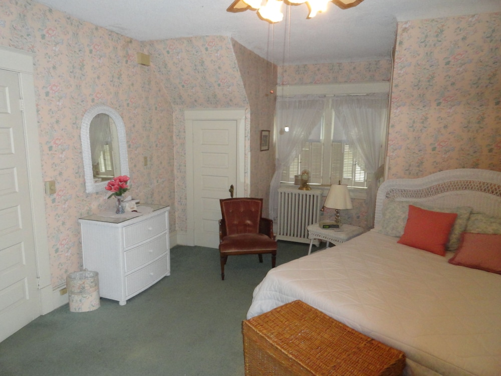 Victorian Inn Bed and Breakfast 15/29