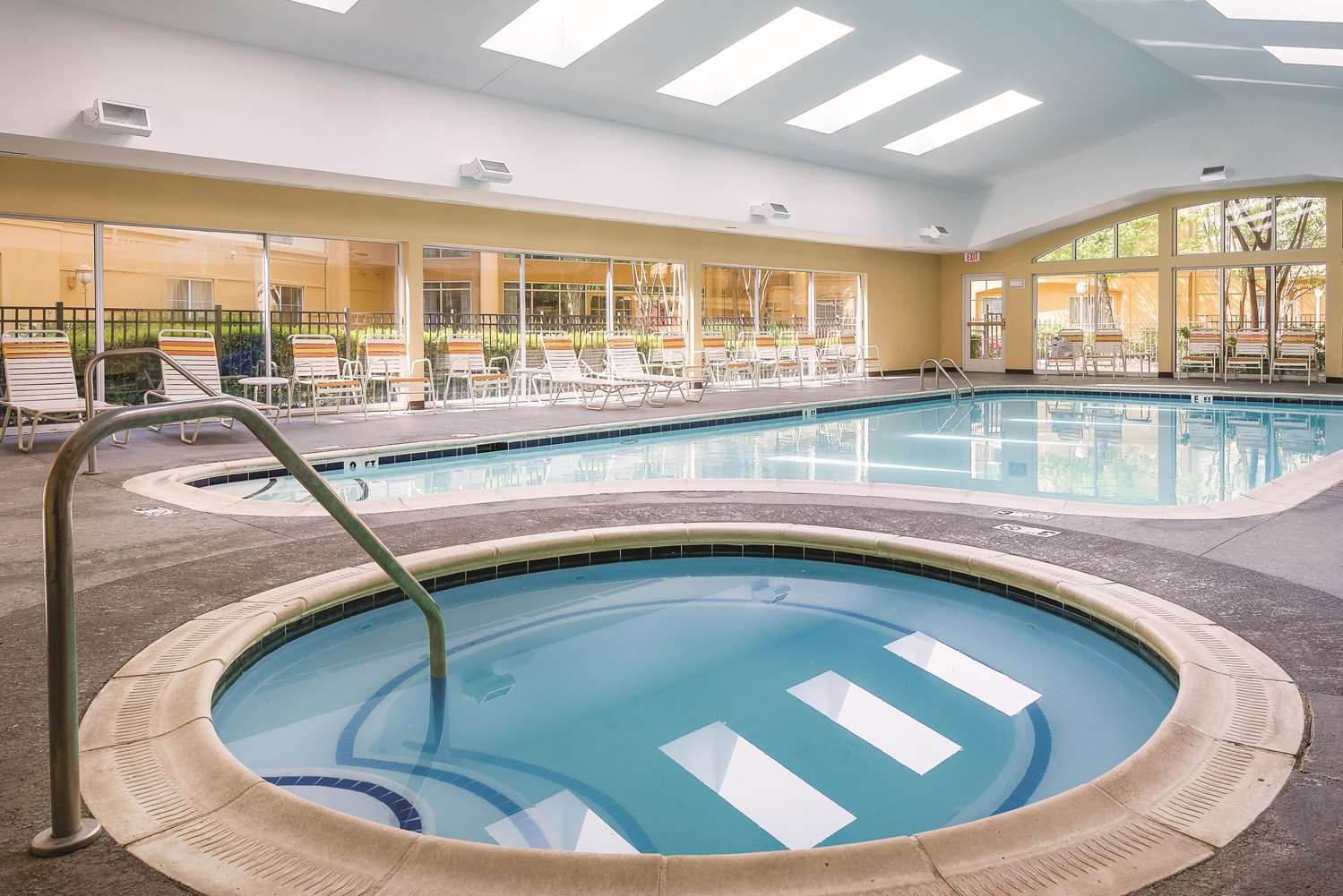 La Quinta Inn & Suites by Wyndham Univ Area Chapel Hill 54/67