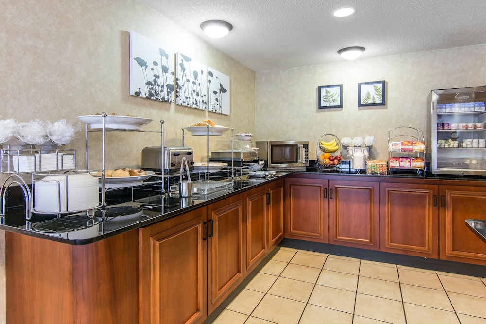 Spark by Hilton Fredericksburg Southpoint 26/38