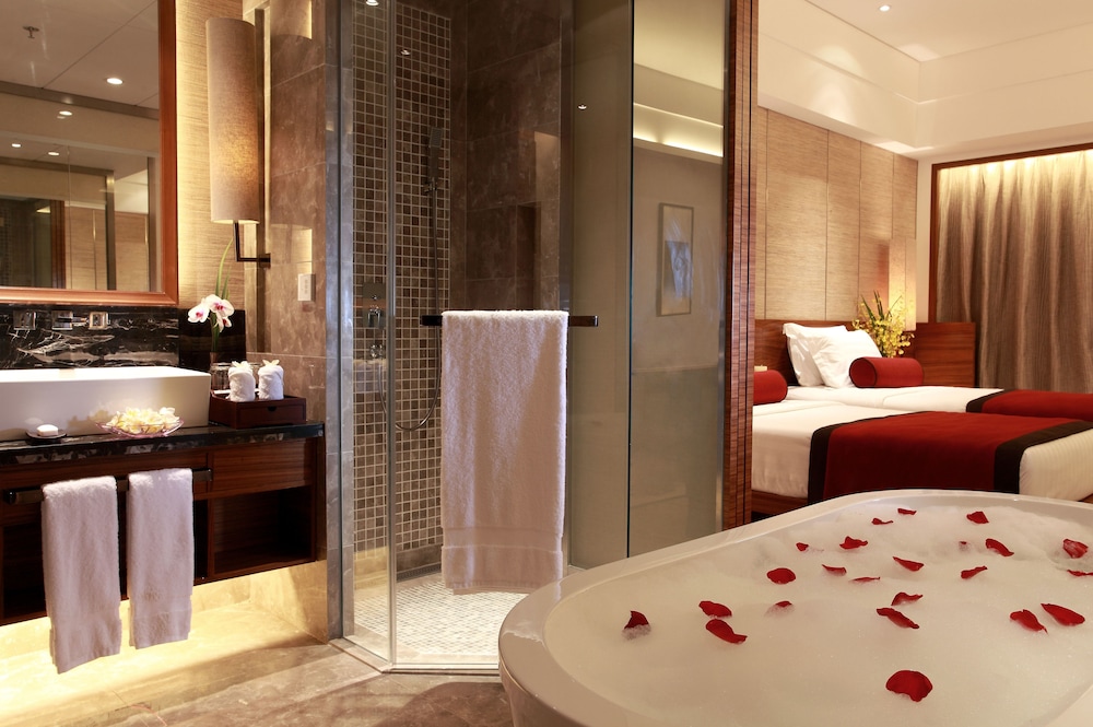 Pullman Oceanview Sanya Bay Resort and Spa 32/76