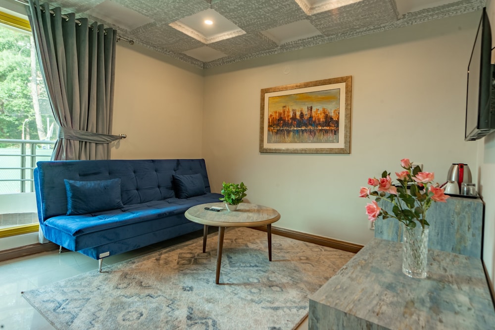 Cecil by Pearl Continental 45/60