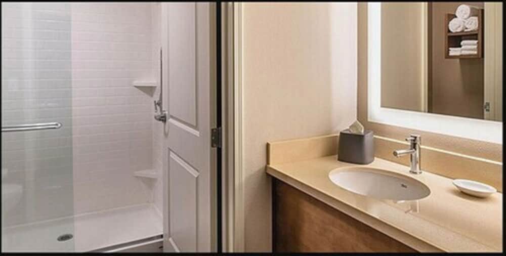 Staybridge Suites Hillsboro North 16/65