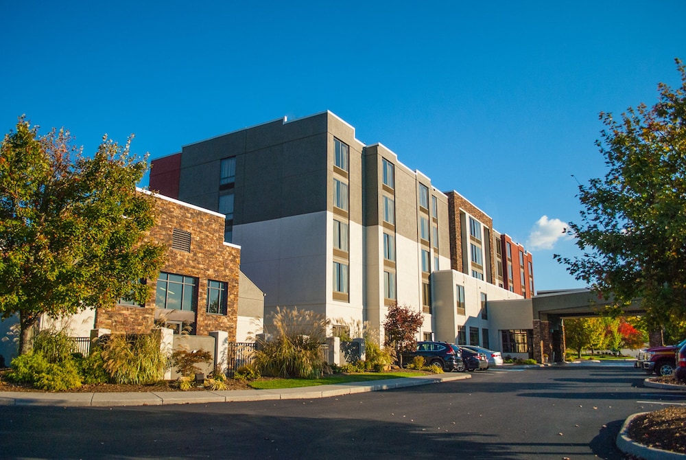 Holiday Inn Express Suites Blackburg University Area 66/74