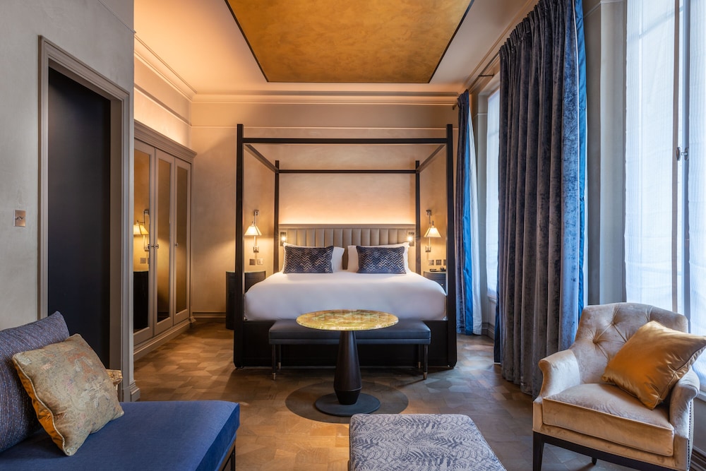 Hotel de Montesquieu (ex Hotel Daniel Paris) 33/79