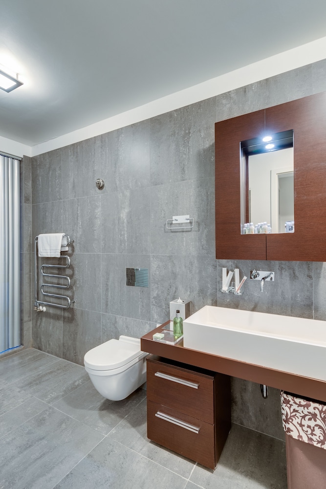 Black Pearl Luxury Apartments 62/67