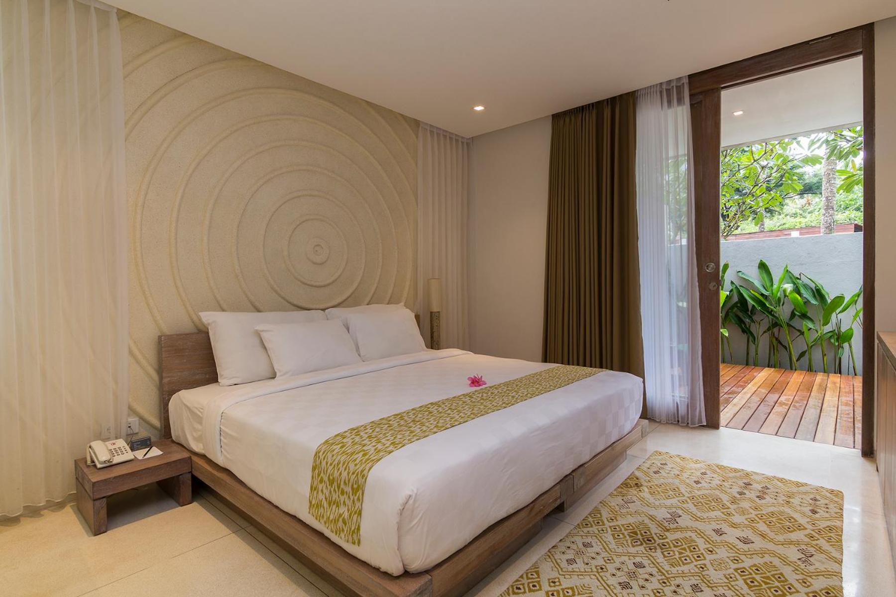 Deluxe, King Bed