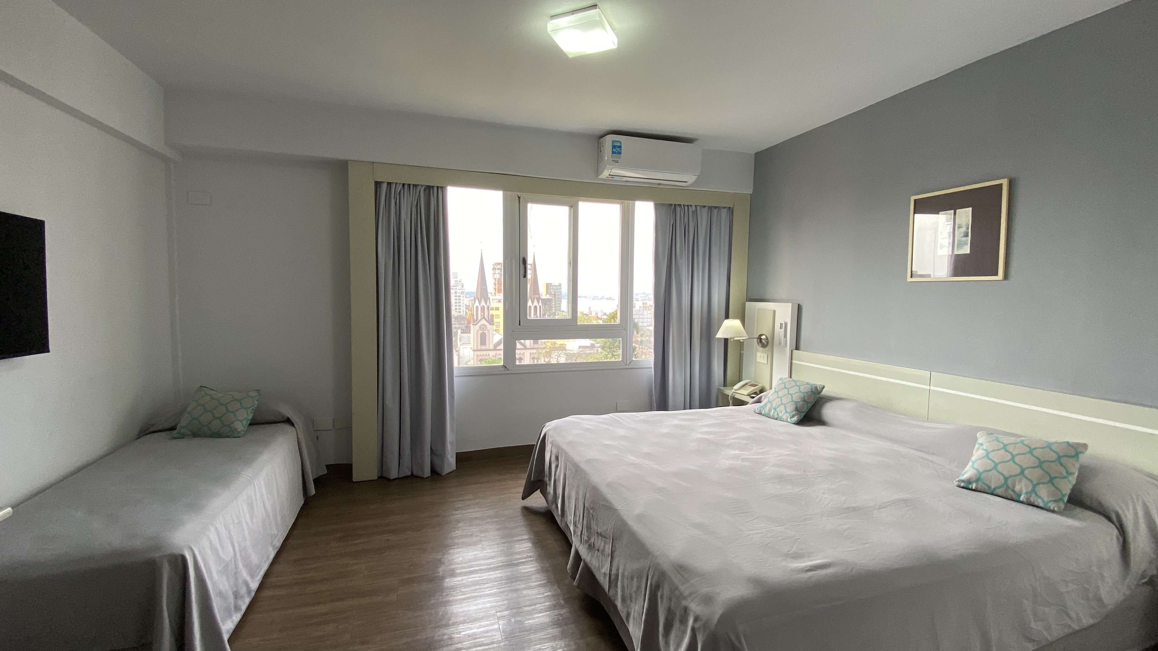 غرفة عائلية، Hotel Continental 2/2