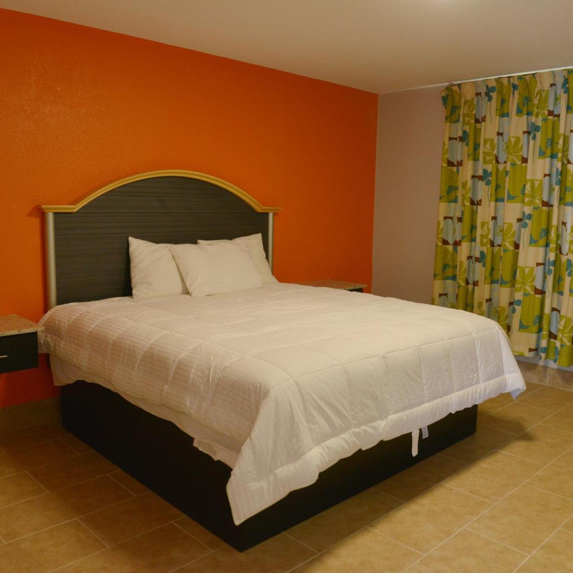 Efficiency, Suite, King Bed