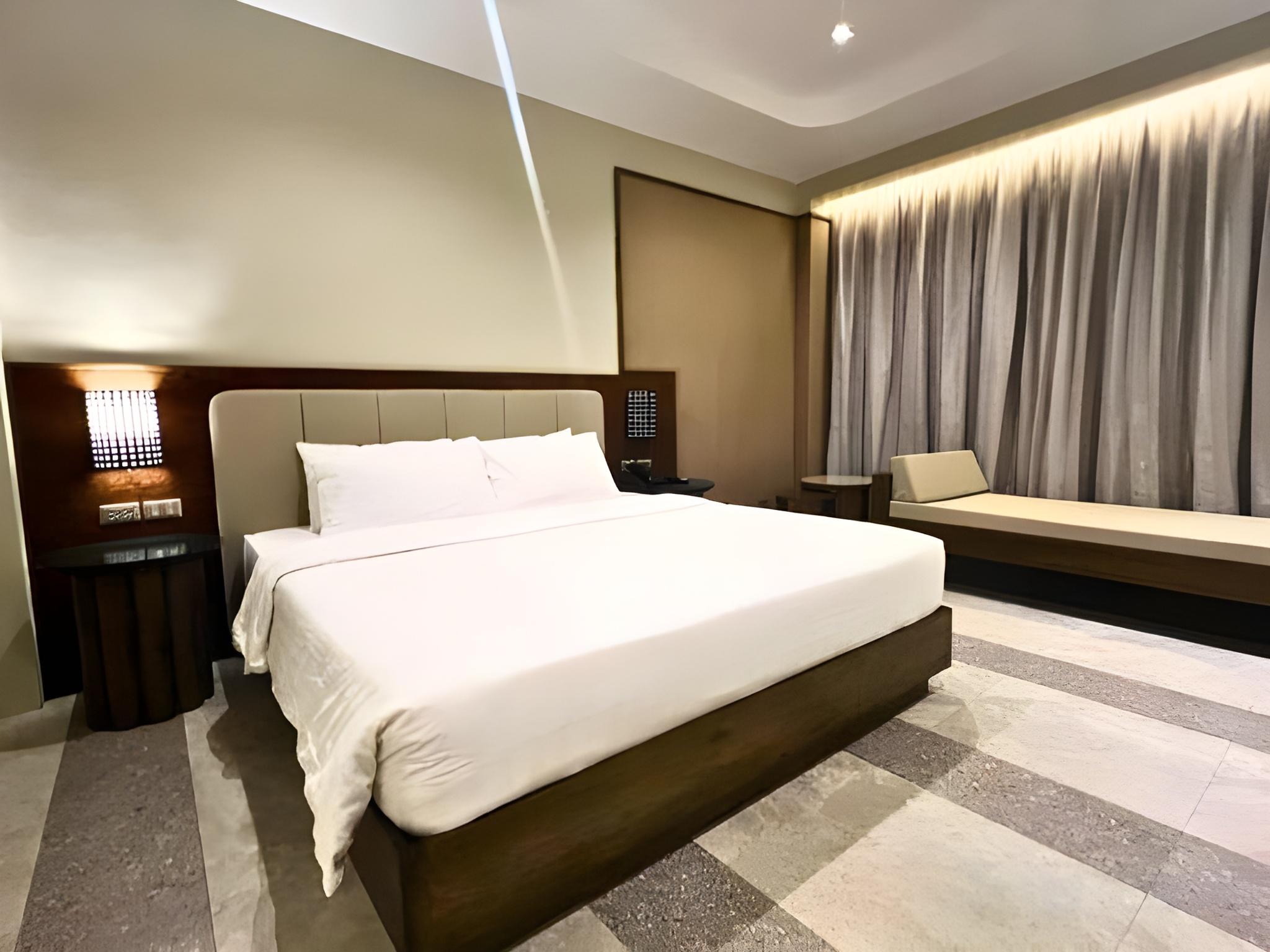 Grand, Deluxe, Double or Twin Bed, East Wing