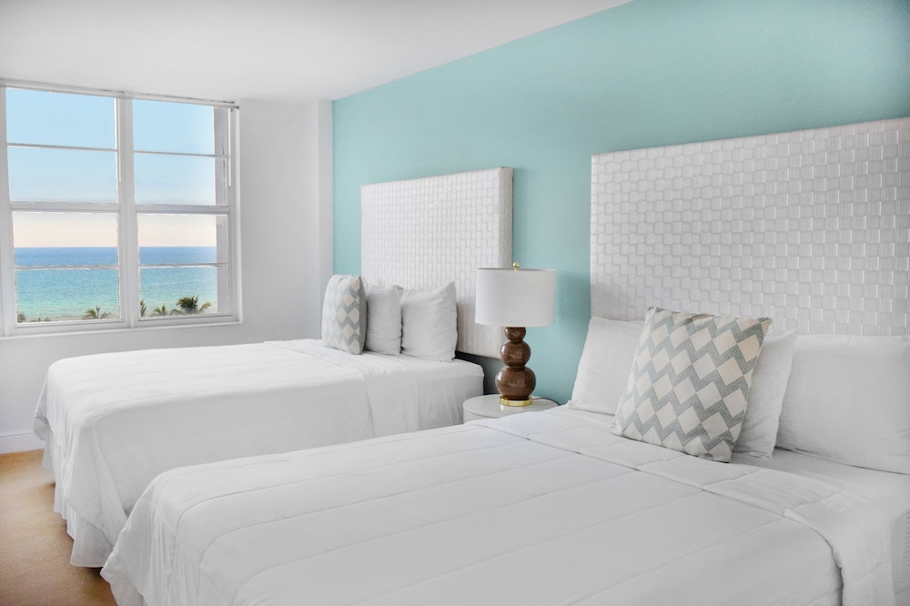2 Bedrooms, Deluxe, Suite, 3 Double Beds, Ocean View, 2 Bathrooms