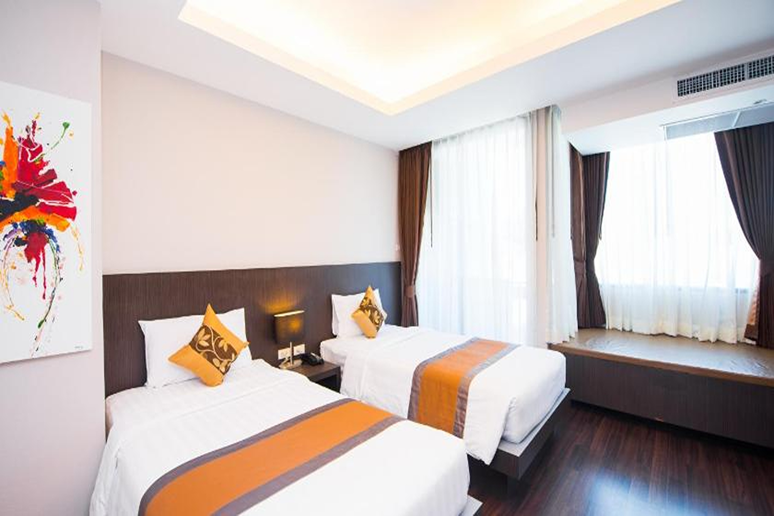Deluxe, King Bed, Tetris Hotel (SHA) by ZUZU 4/6