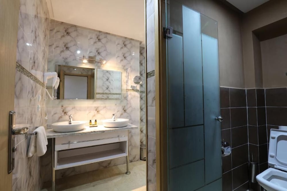 Silver Suites Hotel & Spa 61/63