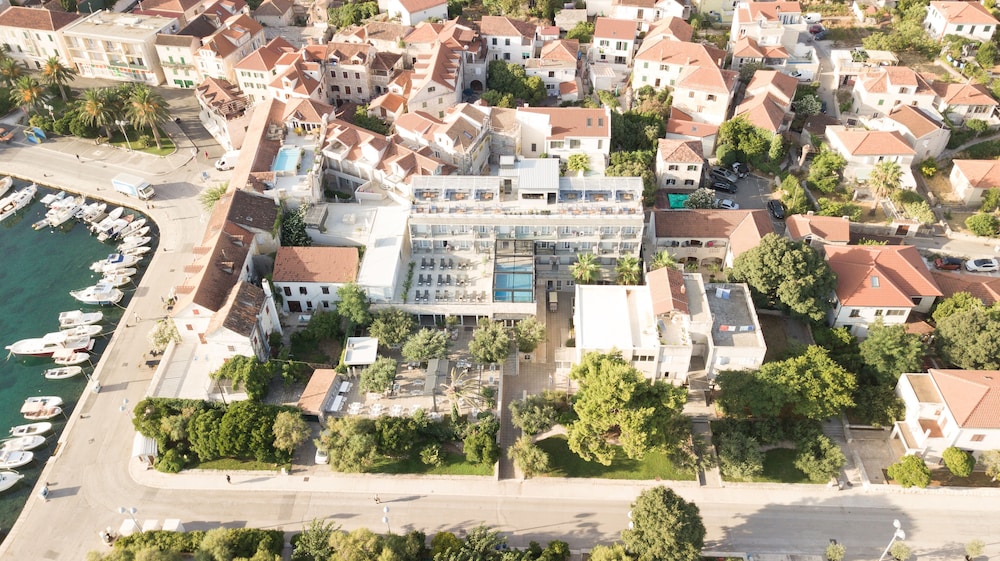 Hotel Osam 2/50