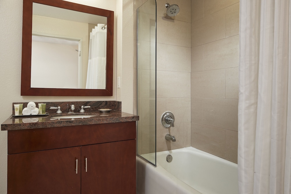 LUXURY, STUDIO, SUITE, KING BED