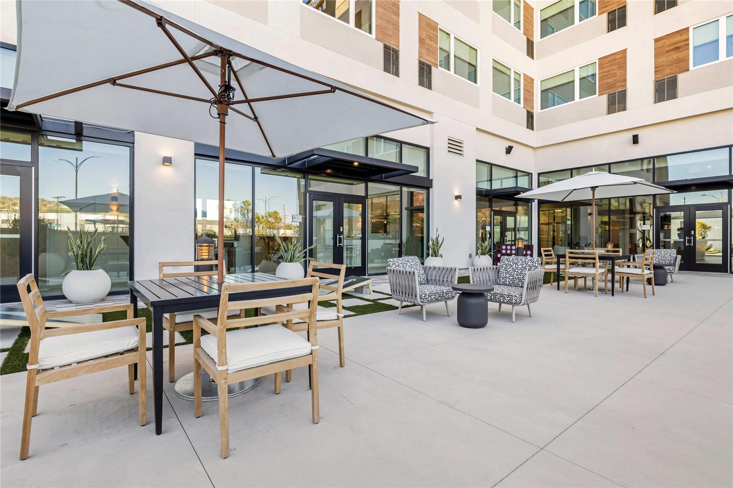 Cambria Hotel Burbank Airport 24/26