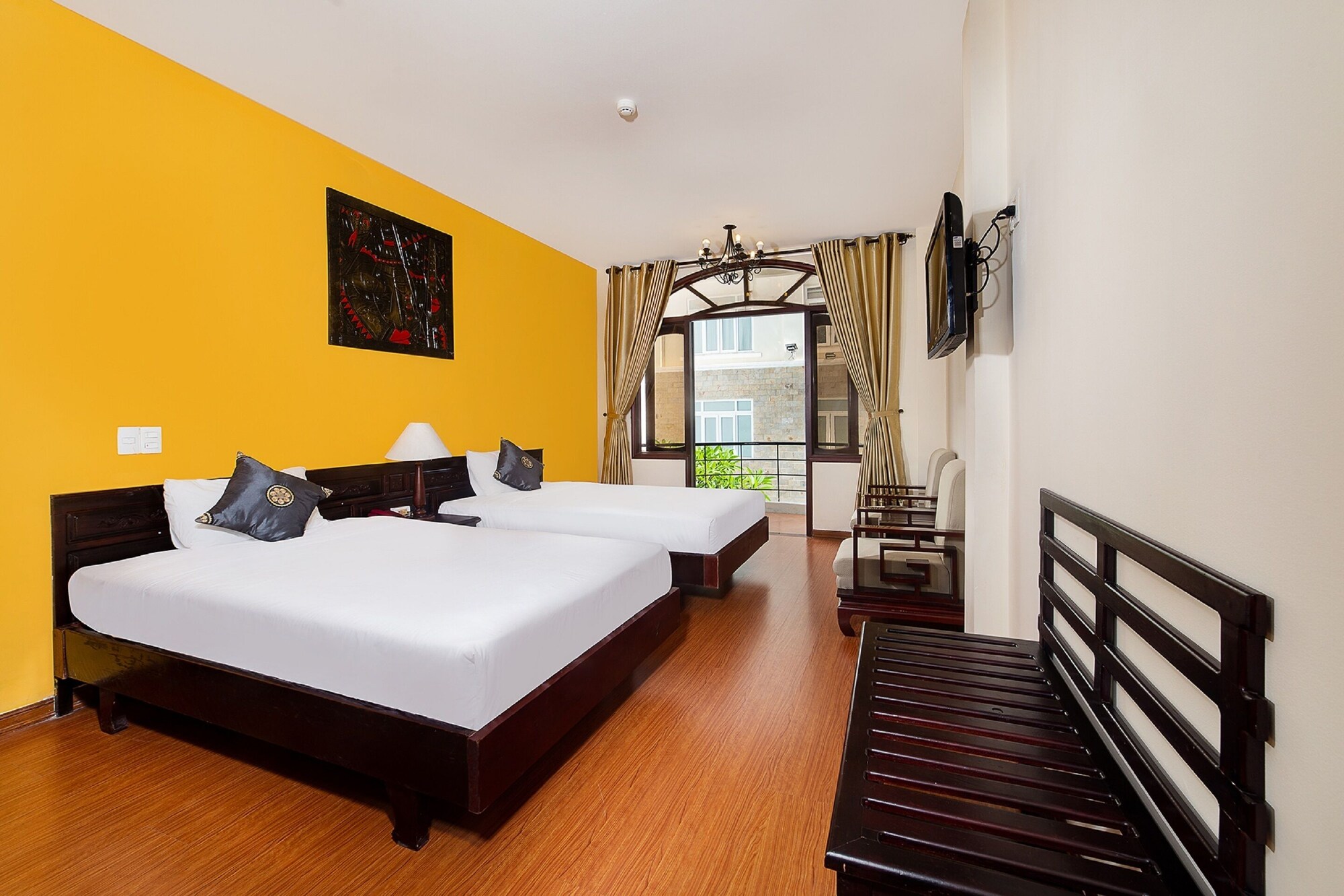 DELUXE, TWIN BEDS, BALCONY